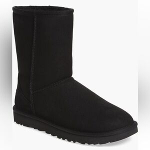NIB UGG | Classic II Genuine Shearling Lined Short Boots | Black | Size 9